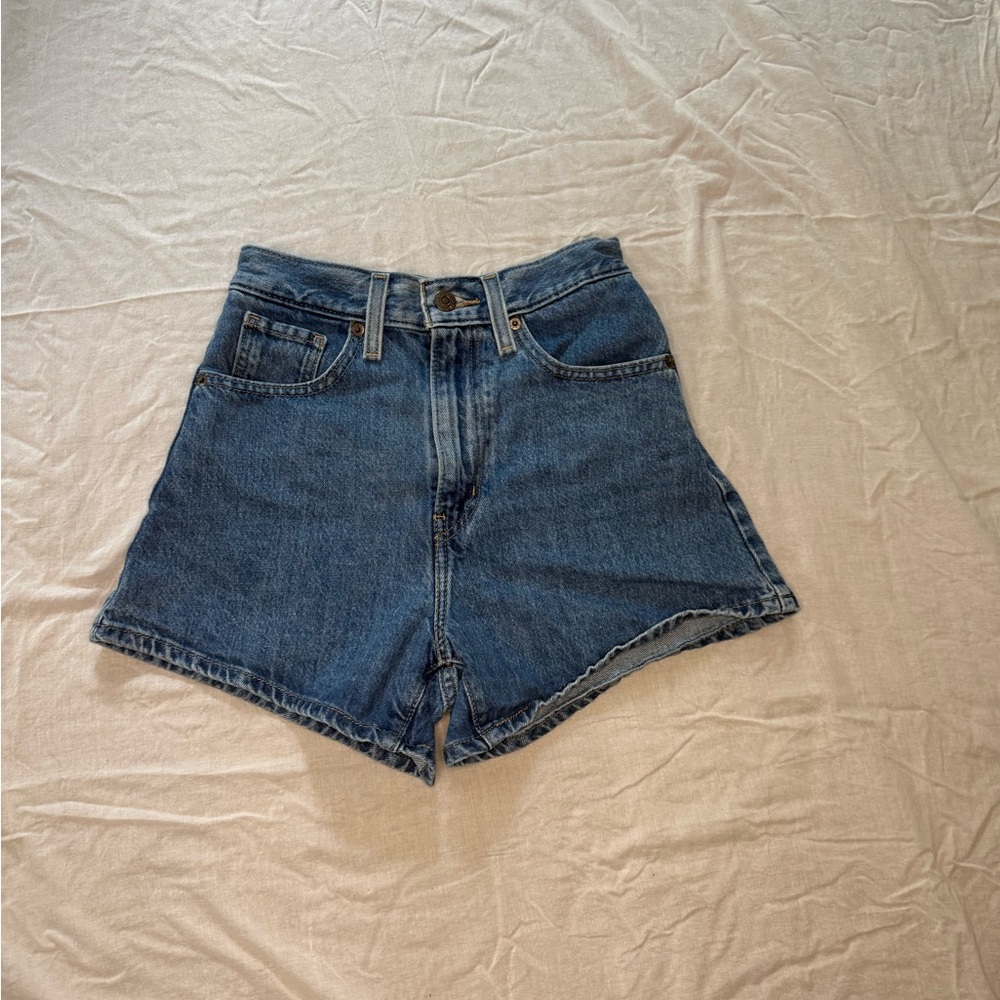LEVIS High waisted mom shorts